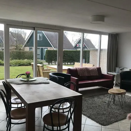 Bungalowpark De Wielen Huis 6 Holiday home Sint Maarten